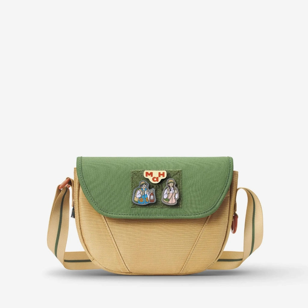 MAH Young Crossbody Shuttle กระเป๋าสะพายข้าง น้ำหนักเบา ผ้ากันน้ํา 6 นิ้ว (กระเป๋าสะพายไหล่) สีดำ