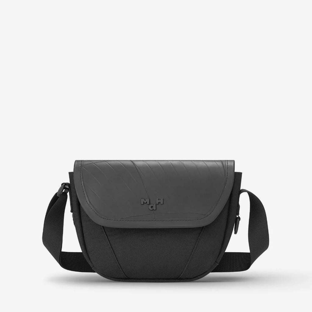 MAH Young Crossbody Shuttle กระเป๋าสะพายข้าง น้ำหนักเบา ผ้ากันน้ํา 6 นิ้ว (กระเป๋าสะพายไหล่)