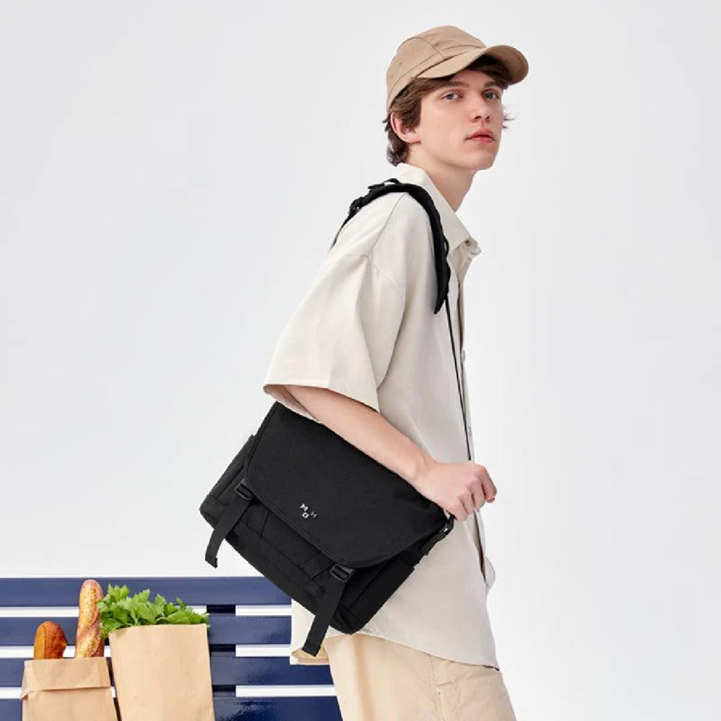 MAH Tour Crossbody กระเป๋าสะพายข้าง น้ำหนักเบา ผ้ากันน้ํา 8 นิ้ว (กระเป๋าสะพายไหล่)