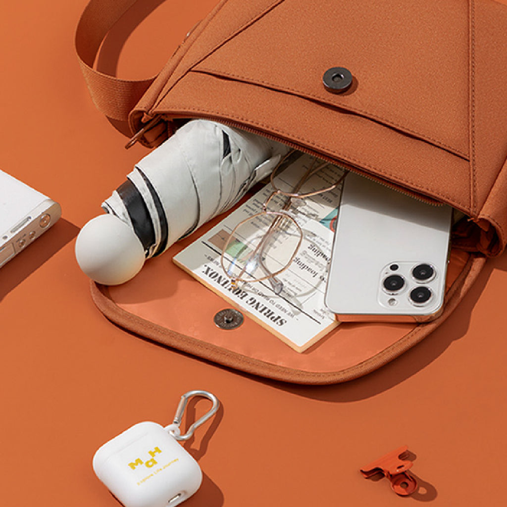 MAH Young Crossbody Shuttle กระเป๋าสะพายข้าง น้ำหนักเบา ผ้ากันน้ํา 6 นิ้ว (กระเป๋าสะพายไหล่)