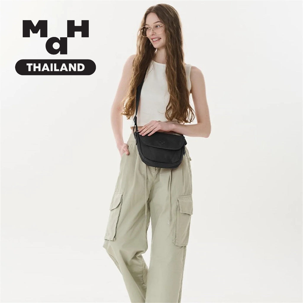 MAH Young Crossbody Shuttle กระเป๋าสะพายข้าง น้ำหนักเบา ผ้ากันน้ํา 6 นิ้ว (กระเป๋าสะพายไหล่) สีดำ