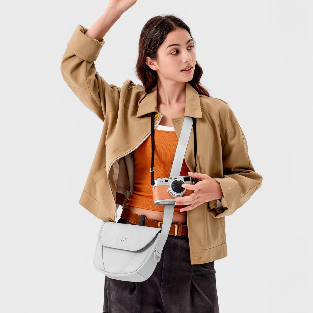 MAH Young Crossbody Shuttle กระเป๋าหนัง กระเป๋าสะพายข้าง น้ำหนักเบา ผ้ากันน้ํา 6 นิ้ว (กระเป๋าสะพายไหล่)