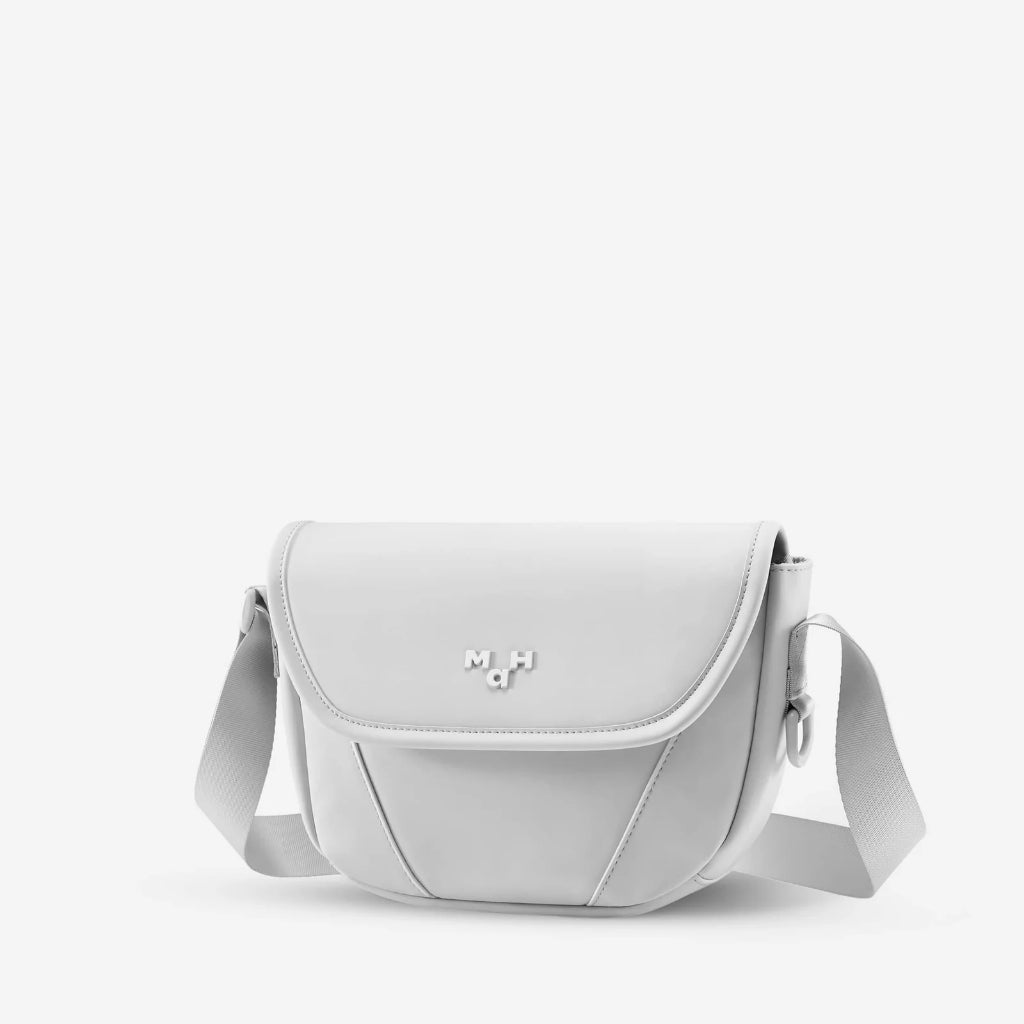 MAH Young Crossbody Shuttle กระเป๋าหนัง กระเป๋าสะพายข้าง น้ำหนักเบา ผ้ากันน้ํา 6 นิ้ว (กระเป๋าสะพายไหล่)