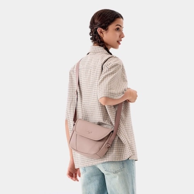 MAH Young Crossbody Shuttle กระเป๋าหนัง กระเป๋าสะพายข้าง น้ำหนักเบา ผ้ากันน้ํา 6 นิ้ว (กระเป๋าสะพายไหล่)